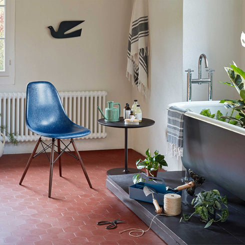Cadeira Eames em Fibra de Vidro DSW / Ácer Escuro